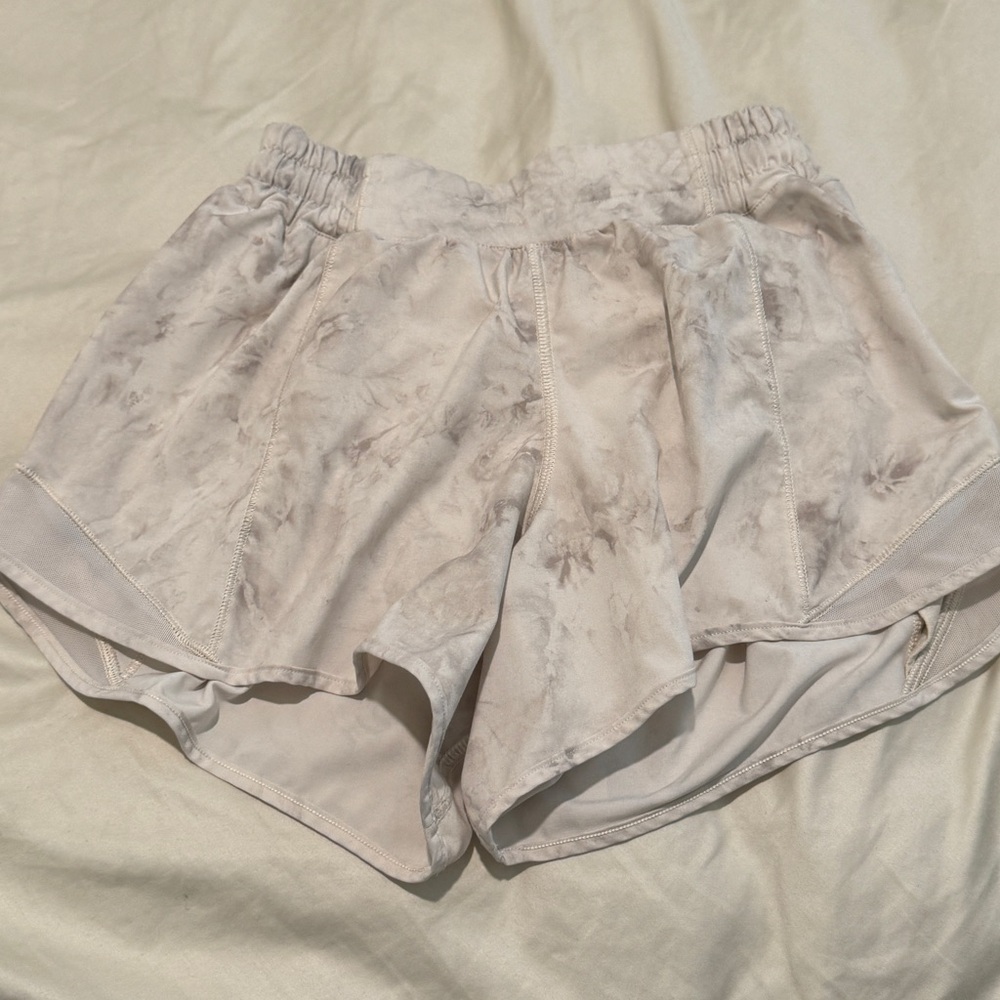 Lululemon LOW RISE SHORT 4" - Aquila White Opal